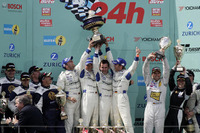 ニュルブルクリンク24時間耐久レース 決勝…戦い済んで、また日が暮れて 画像