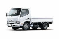 トヨタ ダイナ2t積系、夜間歩行者と昼間の自転車も検知するプリクラッシュセーフティを採用 画像