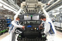 VW、新世代EV『ID.3』の生産を再開…従業員の社会的距離を維持しながら 画像