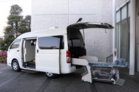 トヨタ、重症患者向け移送用車両を医療機関に初提供 新型コロナウイルス 画像