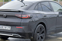 電動モデルにも「GTX」…VW ID.4 に高性能クーペ、プロトタイプを激写 画像