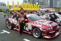 【D1 エキシビション】600馬力のマシンに同乗走行! 画像