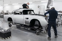 アストンマーティン『DB5ボンドカー』、25台を限定生産…回転式ナンバープレートなど再現 画像