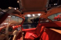 メルセデスベンツ博物館、館内をドローンで巡る…ガルウィングの車内も飛行［動画］ 画像