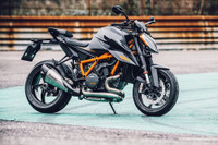 【KTM 1290スーパーデュークR 海外試乗】完璧に調教された従順なビースト…伊丹孝裕 画像
