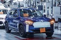 BMWの新型EV『iX3』、最新プロトタイプの画像…今夏生産開始 画像