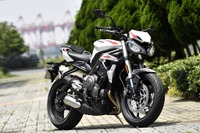 【トライアンフ ストリートトリプルS 試乗】国産車に真っ向勝負!CB650Rキラーの最右翼…伊丹孝裕 画像