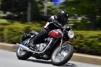 【トライアンフ ボンネビルT100 バド・イーキンス 試乗】バイクらしさってこういうこと…伊丹孝裕 画像