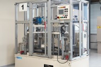 トヨタ、スタンプ式めっき処理装置を開発 環境負荷低減や工程短縮を実現 画像