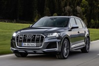 アウディ Q7 改良新型に最強の「S」、507馬力ツインターボ…ガソリン仕様を欧州発表 画像