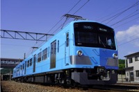 滋賀県の近江鉄道に7年ぶりの新形式車…黄色い元西武3000系が水色の300形に 8月1日運行開始 画像