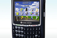 NTTドコモ、個人ユーザー向けBlackBerryの提供を開始 画像
