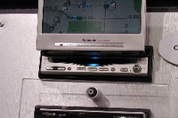 【2002CES】「日本型ナビ」のジレンマ---市場拡大と低価格化 画像