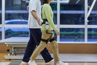 外骨格ロボットスーツ市場規模は6年で8倍以上に…2025年に26億米ドル予想 画像