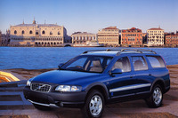 限定オーシャンカラーのボルボ『V70XC』…40万円アップは高い? 安い? 画像