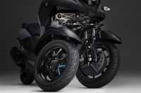 「転ばないバイク」へ前進!ヤマハ トリシティ300 の「スタンディングアシスト」と「アッカーマン・ジオメトリ」は何がスゴイのか 画像