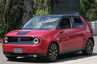 ホンダ初の量産型EV『ホンダe』発表、未来を見据えた“街乗り”のこだわり［新聞ウォッチ］ 画像