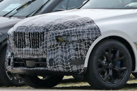 フロントが大変身!? BMWの旗艦SUV『X7』、2021年に初の大改良へ 画像