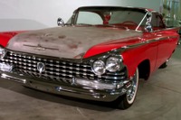 【MotorTrend】1959年ビュイック インヴィクタ 嘘だろ!クルマが作業中に落っこちた!…カスタム・マスター 画像