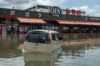 台風シーズン、車両からの脱出手順の確認を…車が水没した場合 画像