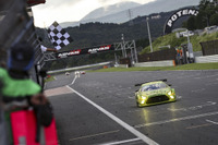 【スーパー耐久 第1戦】大波乱となった24時間レース、888号車メルセデスが優勝 画像