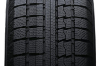 TOYO Winter TRANPATH MK4…トレッドパターンもインとアウトで大きく異なる 画像