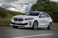 BMW の「ti」が 1シリーズ で復活へ 、ゴルフGTI 新型に対抗のFFスポーツに…プロトタイプの写真 画像