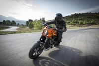 ハーレーの電動モーターサイクル『ライブワイヤー』、2021年春に日本導入…0-100km/h加速3秒 画像