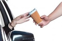 こんなものまで?! 3密を避けるドライブスルー…コロナ禍の“新しい生活様式” 画像