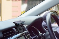 「アレクサ、ドライブに合う曲かけて」Amazon、Echoシリーズ初の車載デバイス発売へ 画像
