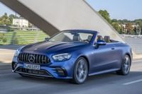 メルセデスベンツ Eクラスカブリオレ 改良新型に「AMG53」、高性能電動モデル…欧州発売 画像
