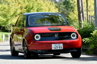 【ホンダe 新型試乗】“街なかベスト”に偽りなし!? こだわり感じる走りの質…島崎七生人 画像