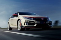 【ホンダ シビックタイプR 改良新型】カーボン製フードエアインテークなど発売 ホンダアクセス 画像