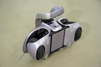 トヨタ ウィングレット…常時持ち歩ける移動支援ロボット 画像