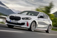 BMW 1シリーズに「ti」復活、265馬力ターボのFFスポーツ…欧州発表 画像