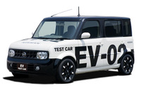 日産、電気自動車の実験車両を公開 画像