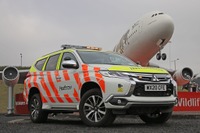 三菱 パジェロスポーツ 新型、空港オペレーション車両として配備…英ヒースロー 画像