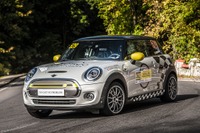 MINI『クーパーSE』、モータースポーツデビュー…EVレーサー開発プロジェクトの一環 画像