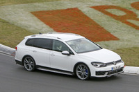 VW ゴルフR ヴァリアント 新型、プロトタイプがニュル降臨!333馬力の高性能ワゴン 画像