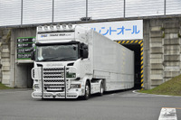ギリギリを攻めるトランポドライバーの妙技…SUPER GT 第7戦 画像