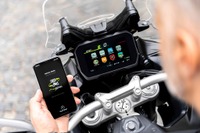 ボッシュ、分割二画面表示のフルデジタルコックピット量産開始…二輪車向けは世界初 画像