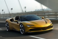 フェラーリ初のPHV、『SF90』にスパイダー発表…1000馬力のオープンカー［動画］ 画像