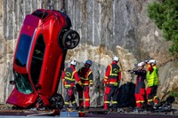 高さ30mから新車を落下、ボルボカーズの過酷な衝突テストの狙い［動画］ 画像