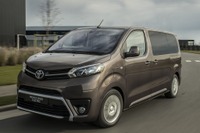 トヨタが新型EVミニバン発表、プジョーとシトロエンの兄弟車に設定…欧州向け『プロエース』 画像