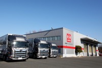 日野自動車「お客様テクニカルセンター」累計来場者が10万人 ICT活用プログラム導入を検討 画像