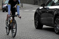 自転車によるあおり運転、7人に1人が被害経験あり au損保調べ 画像