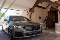 BMW 7シリーズ PHV、自然保護を訴えるワンオフに…高級ホテルが送迎車に導入 画像