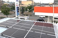 SSで使用する電力を再生可能エネルギーから ENEOSが太陽光発電 画像