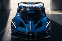 ブガッティの1850馬力ハイパーカー『ボリード』、新写真公開…CEO「砲弾に乗る感覚」 画像