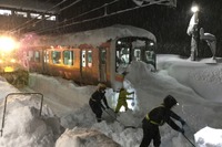 記録的な大雪で上越線の復旧が難航…水上以北が12月17日も終日運休に 画像